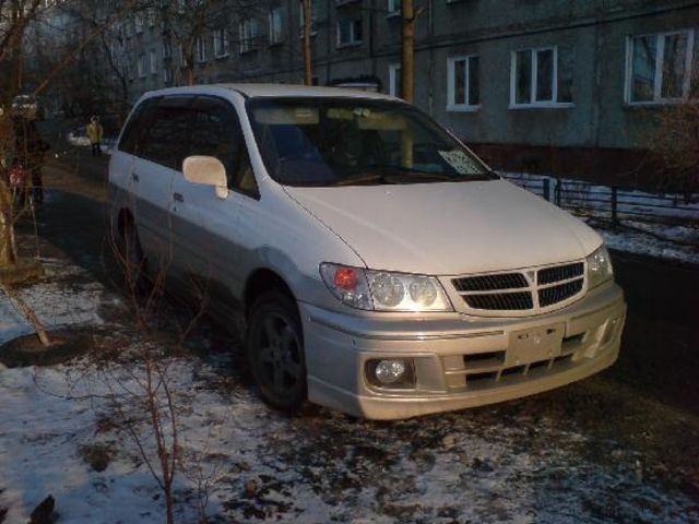 2000 Nissan Presage