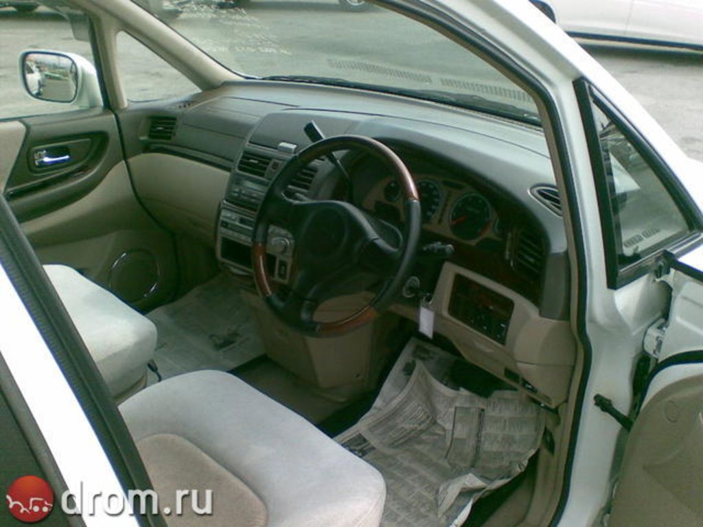 2000 Nissan Presage