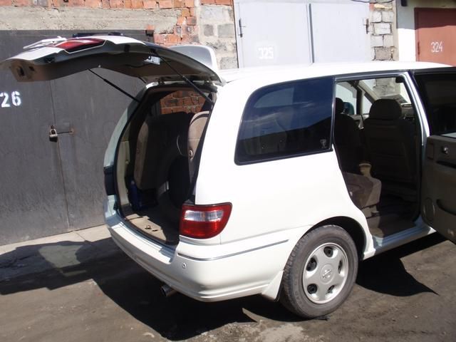 2000 Nissan Presage