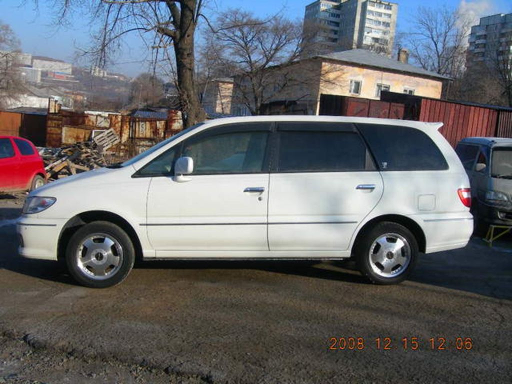 2000 Nissan Presage