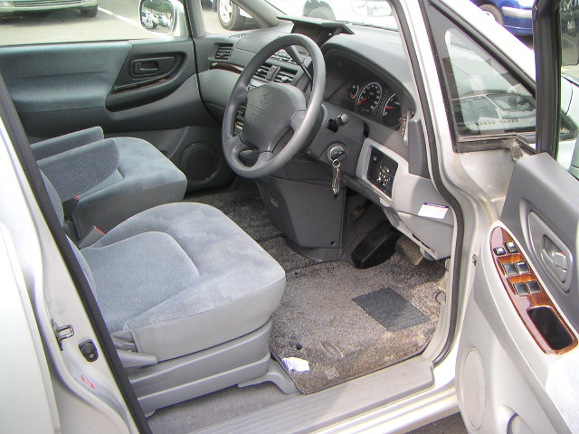 2000 Nissan Presage Pictures