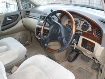 2000 Nissan Presage Pics