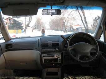 2000 Nissan Presage Pictures