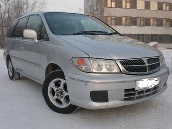 2000 Nissan Presage Photos