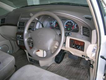 2000 Nissan Presage Photos