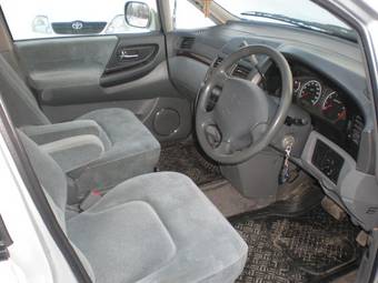 2000 Nissan Presage Photos