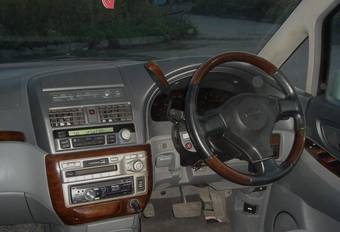 2000 Nissan Presage Pictures
