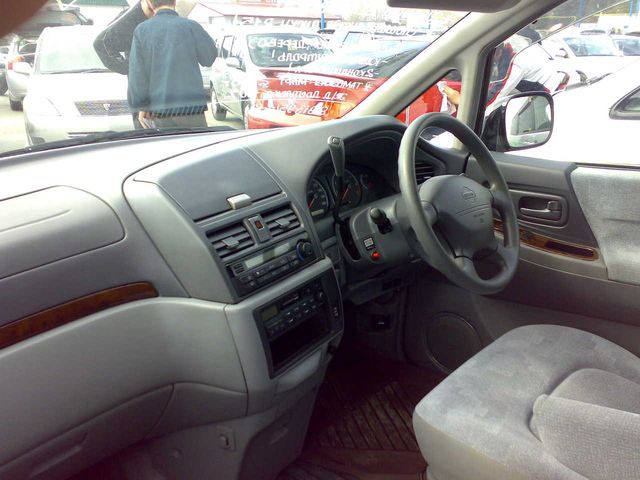 2001 Nissan Presage