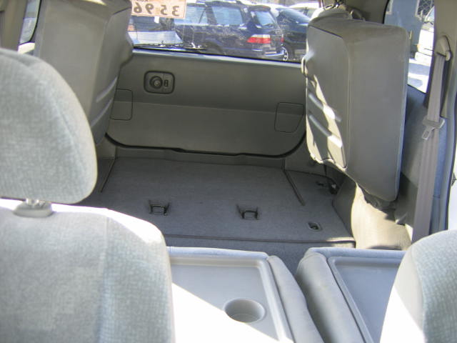 2001 Nissan Presage Pictures