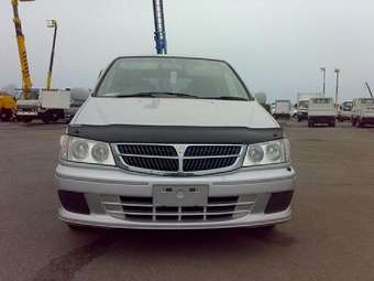 2001 Nissan Presage Pictures