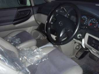2001 Nissan Presage Pictures