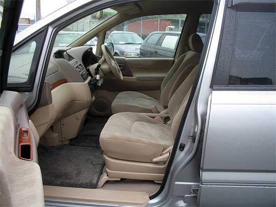 2002 Nissan Presage Photos