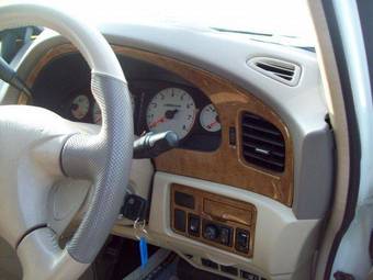 2002 Nissan Presage Pictures