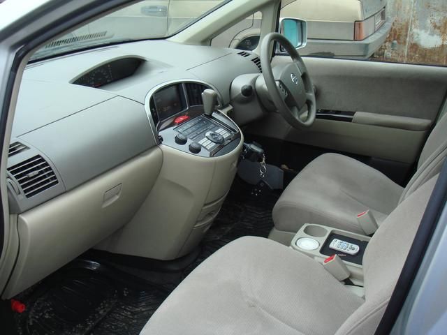 2003 Nissan Presage