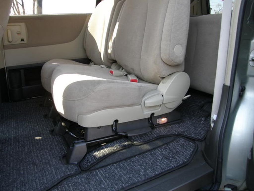 2003 Nissan Presage
