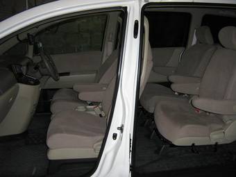 2003 Nissan Presage Pics