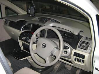2003 Nissan Presage Pictures