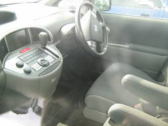 2003 Nissan Presage Pictures