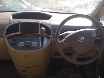 2003 Nissan Presage Photos