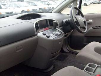 2003 Nissan Presage Pictures