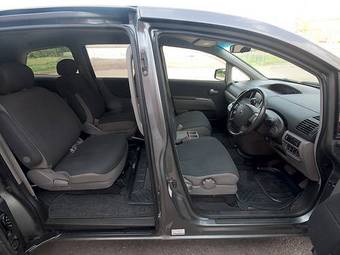2003 Nissan Presage Photos