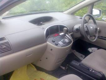 2003 Nissan Presage Photos