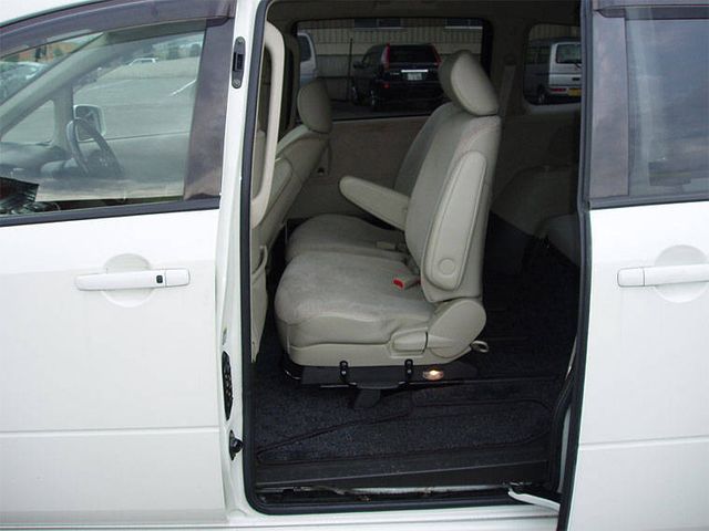 2004 Nissan Presage