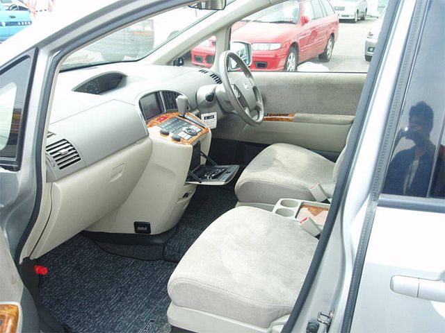 2004 Nissan Presage