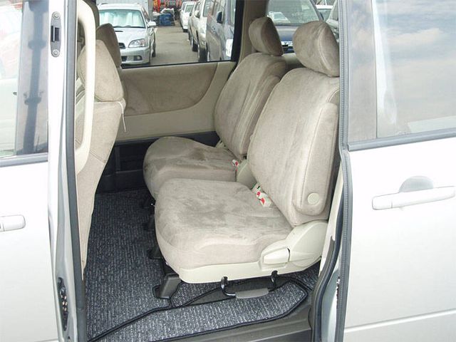 2004 Nissan Presage