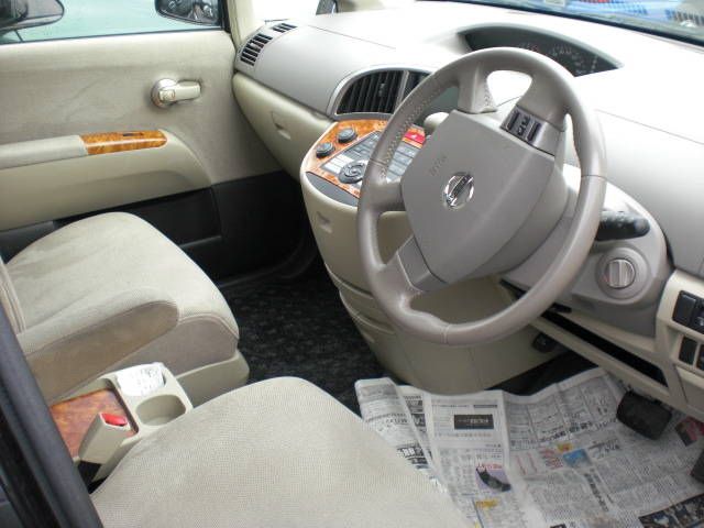 2004 Nissan Presage