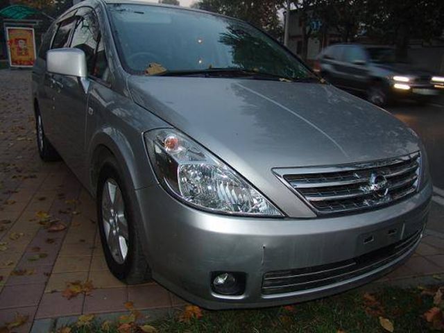 2004 Nissan Presage