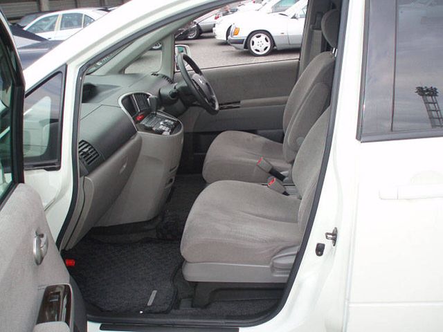 2004 Nissan Presage
