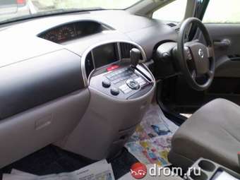 2004 Nissan Presage Photos