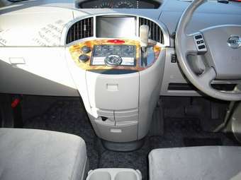 2004 Nissan Presage Images