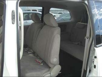 2004 Nissan Presage Pictures