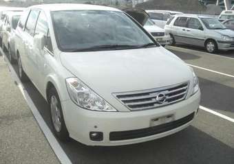 2004 Nissan Presage Pictures
