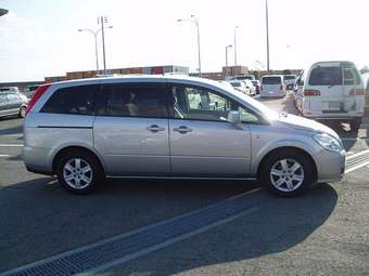 2004 Nissan Presage Pictures