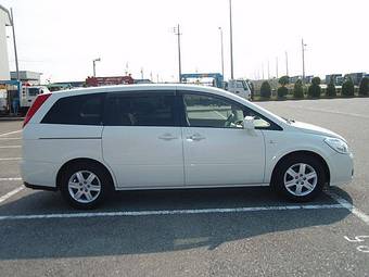 2004 Nissan Presage Images
