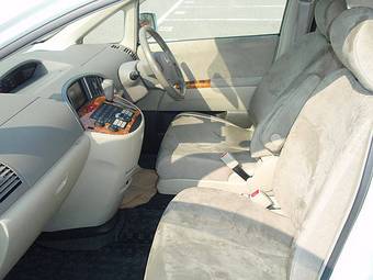 2004 Nissan Presage Pictures