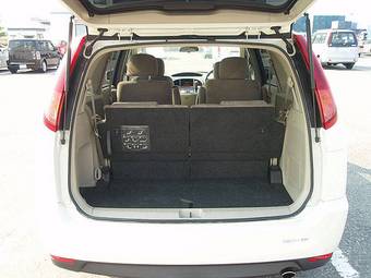 2004 Nissan Presage Photos