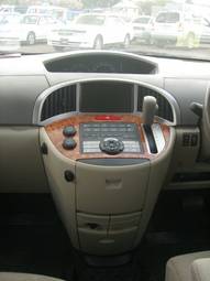 2004 Nissan Presage Photos