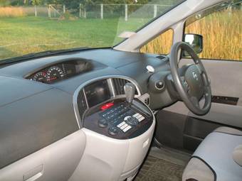 2004 Nissan Presage Photos