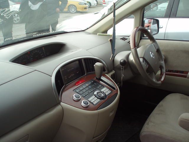 2005 Nissan Presage