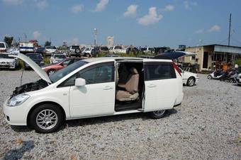 2005 Nissan Presage Photos
