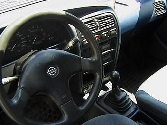 1992 Nissan Primera Photos