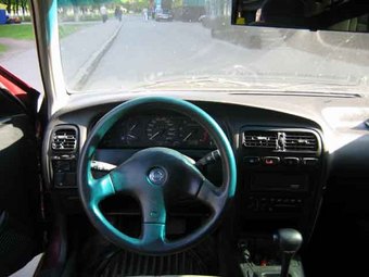 1993 Nissan Primera Pictures