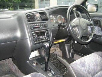 1997 Nissan Primera Images