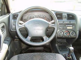 1997 Nissan Primera Pictures
