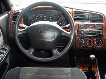 1998 Nissan Primera Pictures