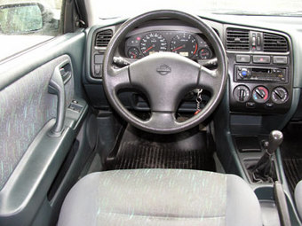 1998 Nissan Primera Photos